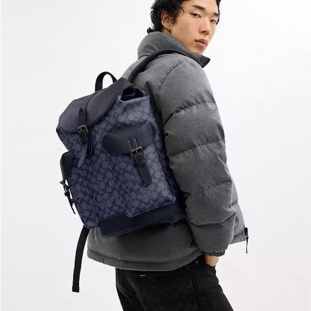 coach Warner Backpack In Signature Canvas cw211